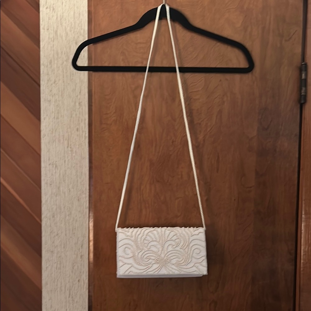 Pretty pearl designed evening bag